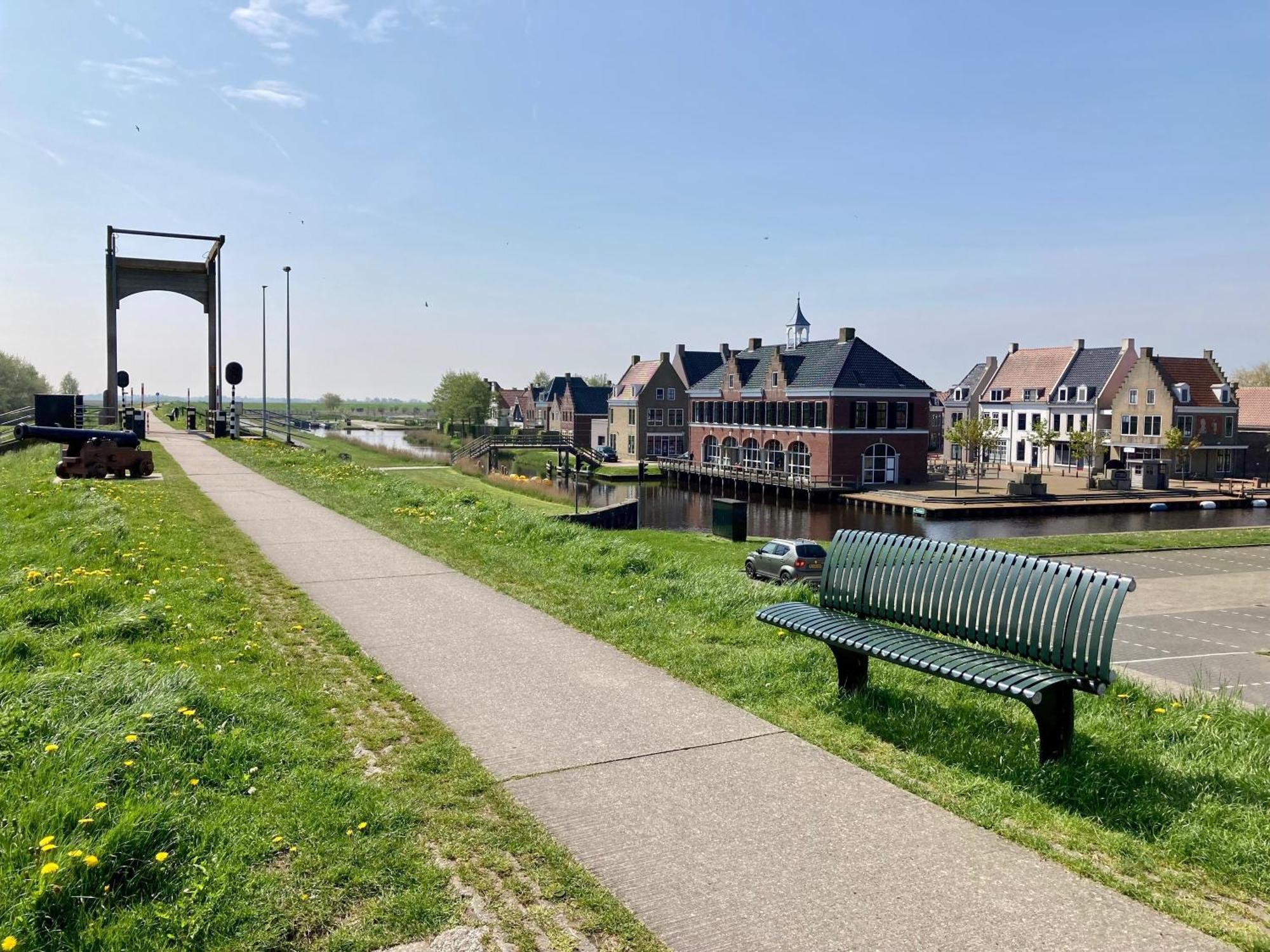 Sonnenhaus 6 Pers House With Sunny Terrace At A Typical Dutch Canal & By Lauwersmeer Lake. Anjum Exteriör bild
